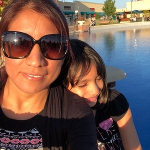 Meet your Posher, Candelaria